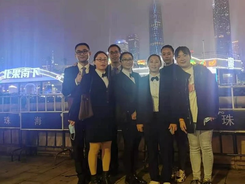 Accompanying Night Cruise on the Pearl River for the Customers from Zhejian Provice