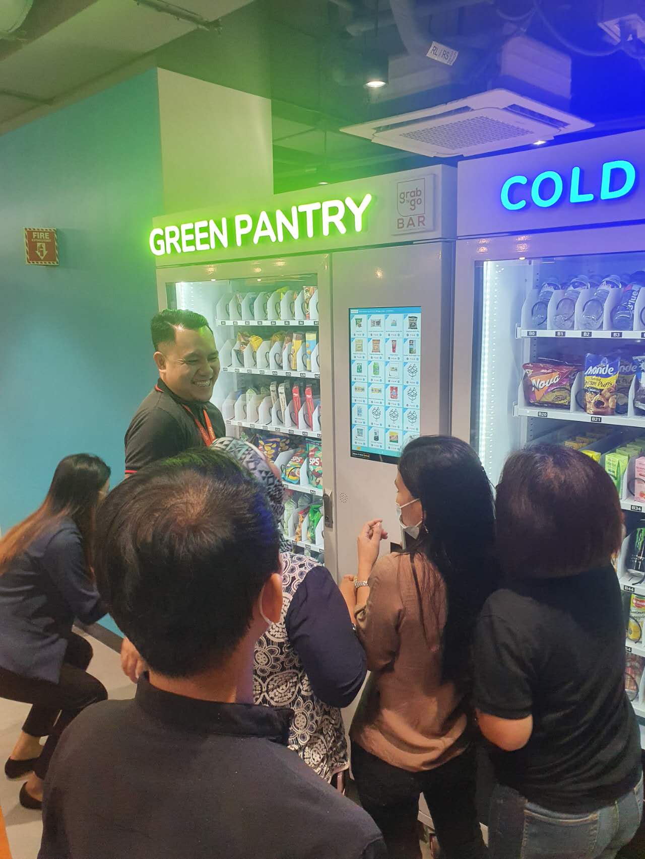 Selling watermelon in vending machines, friut vending machine