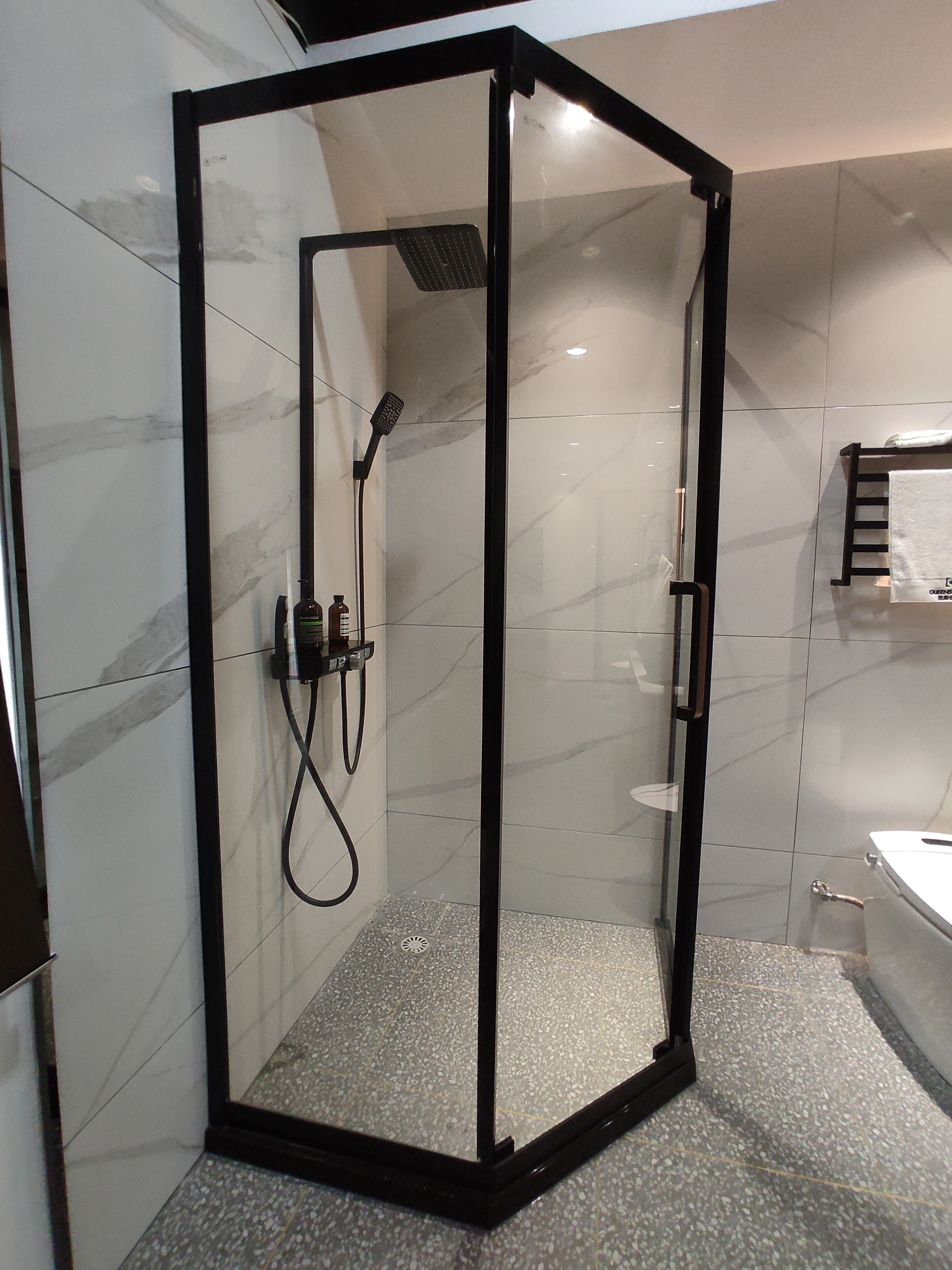 Diamond Frameless Style Hinge Shower Enclosure