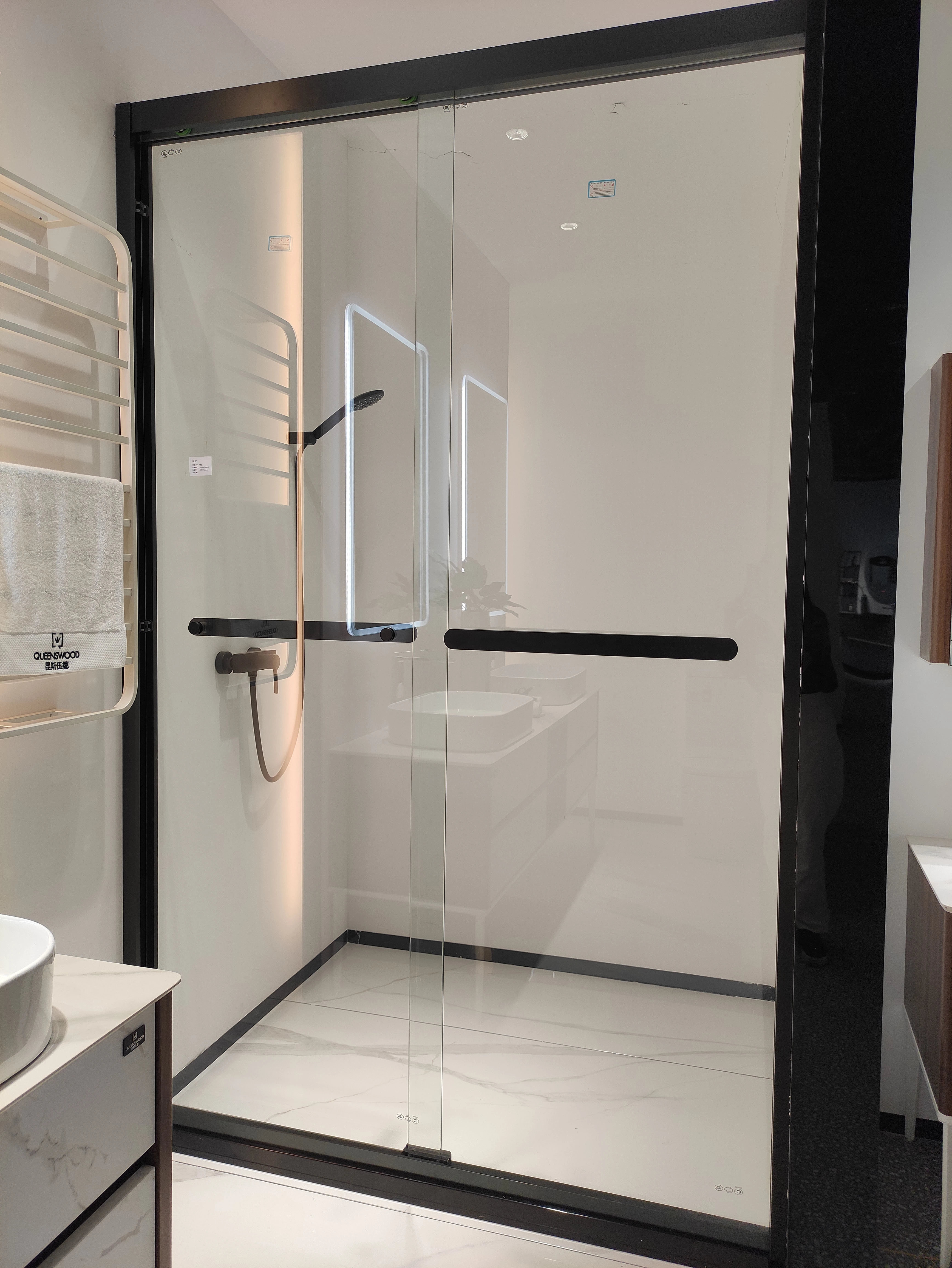 Diamond Frameless Style Hinge Shower Enclosure