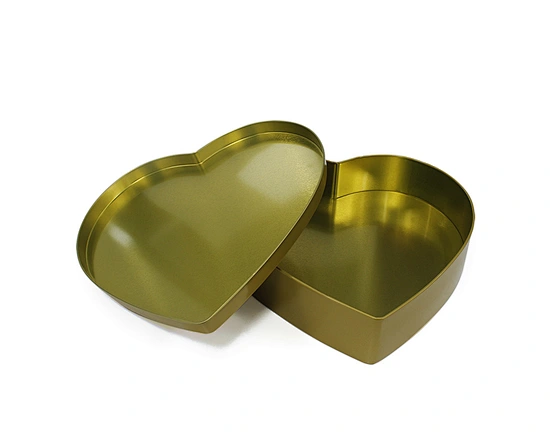 Get ready for Christmas with our heart shaped cake tin metal case! Perfect for storing sweet treats and keeping them fresh. Buy in bulk for wholesale pricing.