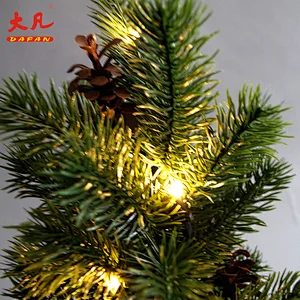 高品质的桌松树针灯电池模拟树灯led圣诞树灯为家庭聚会