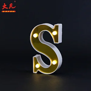 装饰Led巨型灯泡字母标志点亮字幕S字母为婚礼