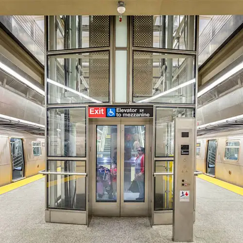 Conai Passenger Elevator Freight Elevator Hydraulic Elevator Lift in China