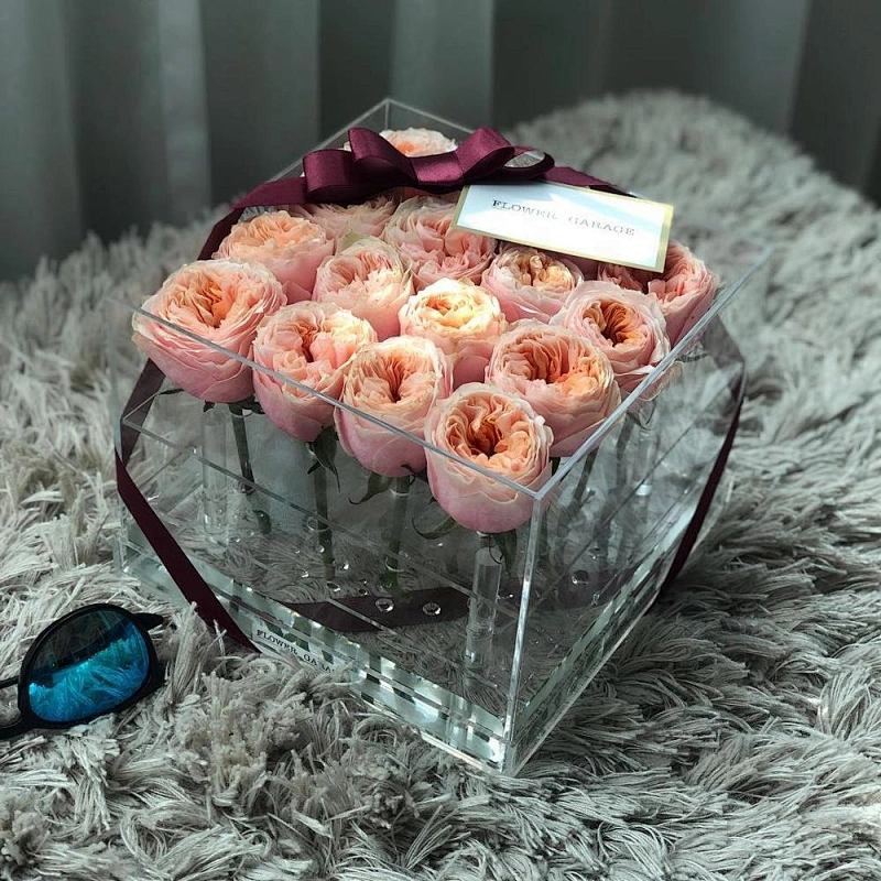 Naxilai 16 Holes Valentines Gift Plastic Rose Display Case