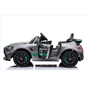 Mercedes Benz AMG GT4 con licencia