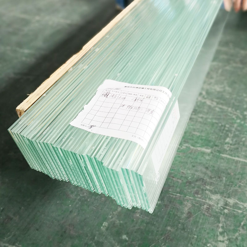 Low iron ultra clear tempered hardened architectural glass