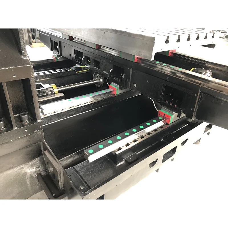 TE-1270 4直线导轨加工中心