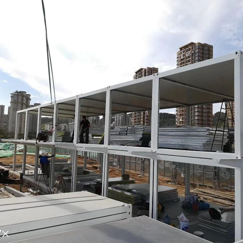 Casa contenedor prefabricada con plataforma de observación, escalera mecánica y balcón