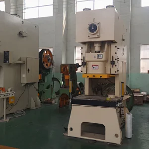 Пневматический штамповочный пресс