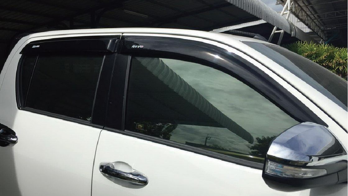 REVO 15 DOOR VISOR