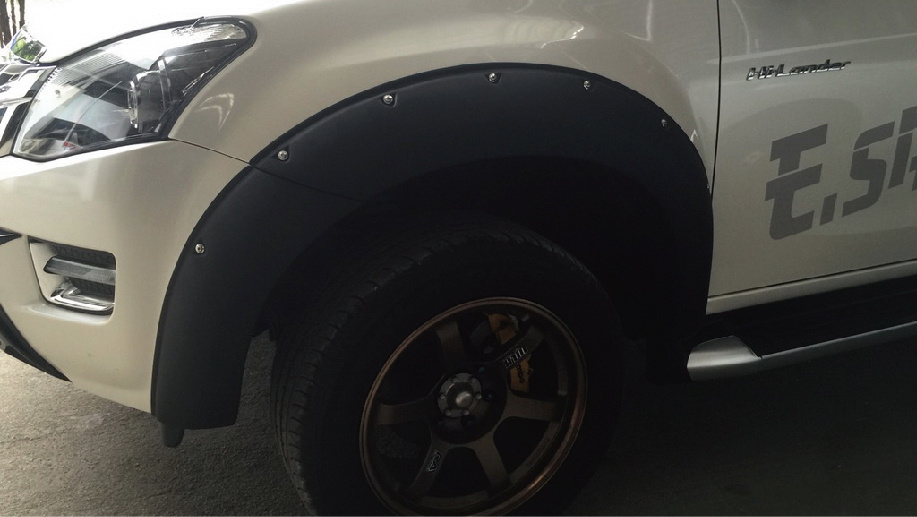 D-MAX 2012 TEXTURED MATTE BLACK FENDER FLARE MODIFIED DESIGN
