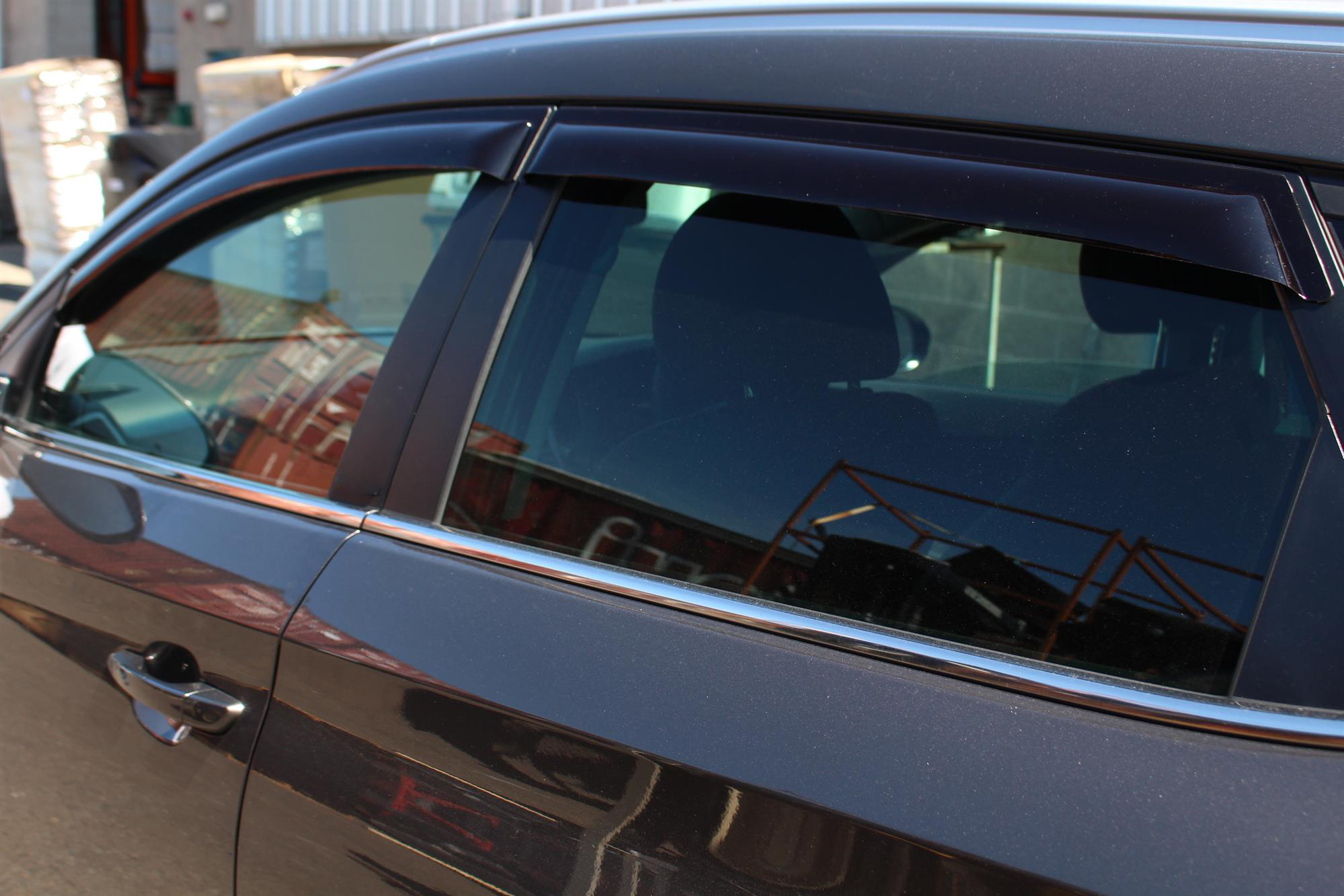 SANTAFE 08 DOOR VISOR
