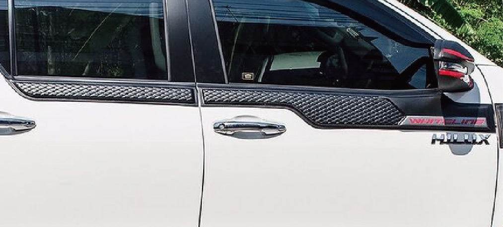 ROCCO 18 UPPER MOLDING
