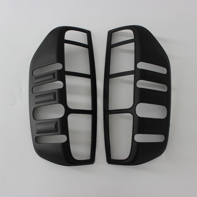 NAVARA 06 TAIL LIGHT COVER