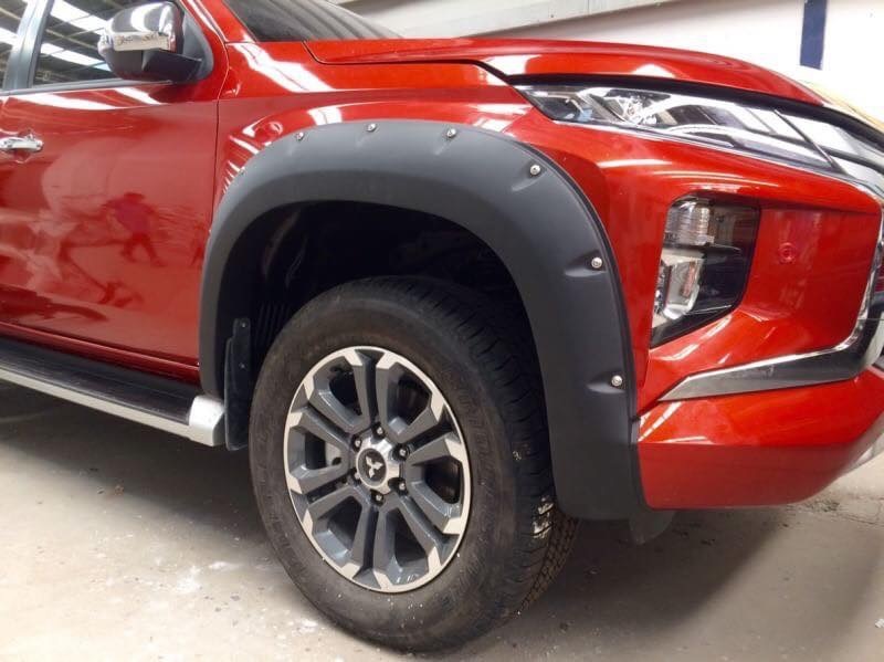 TRITON 2019 MATTE BLACK BOLT FENDER FLARE