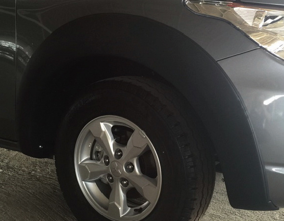 TRITON 15 FENDER FLARE OEM DESIGN