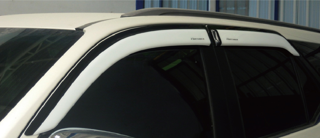 FORTUNER 15 DOOR VISOR