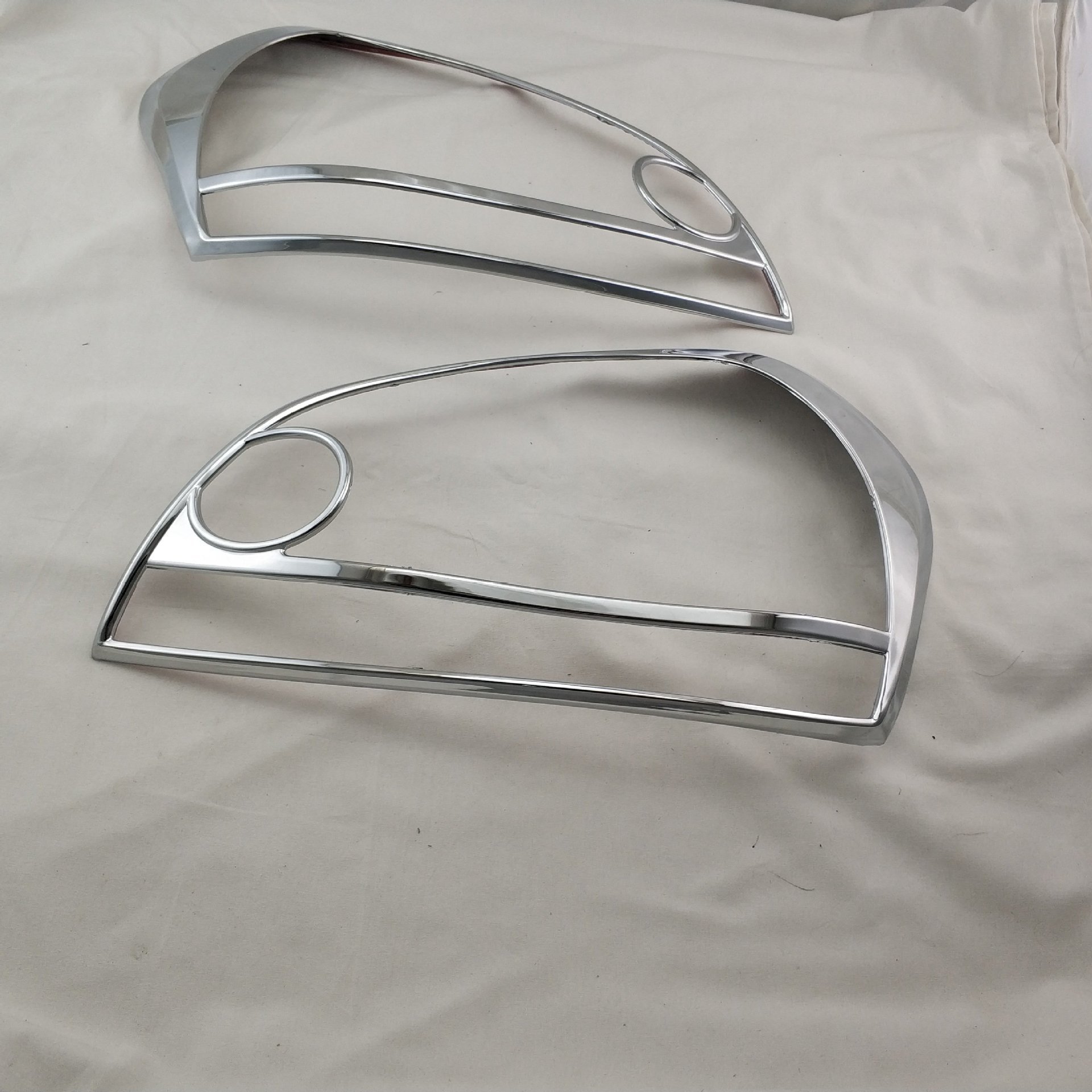 TUCSON 2008 CHROME HEAD LIGHT COVER