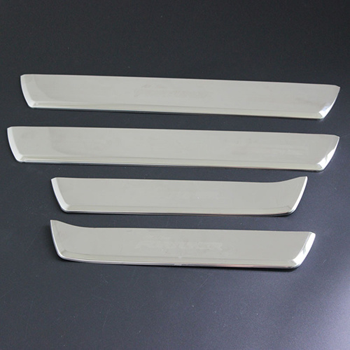FORTUNER 15 DOOR SILL