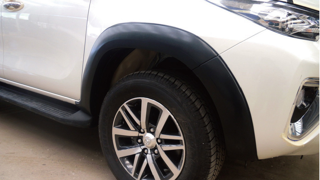 FORTUNER 15 FENDER FLARE OEM