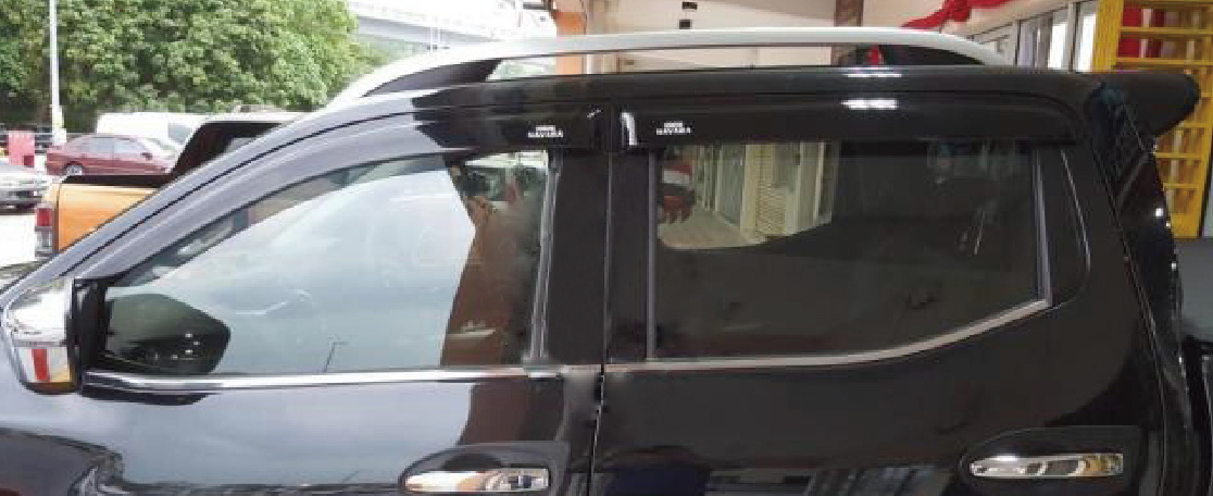 NAVARA NP300 2014-2021 BLACK DOOR VISOR