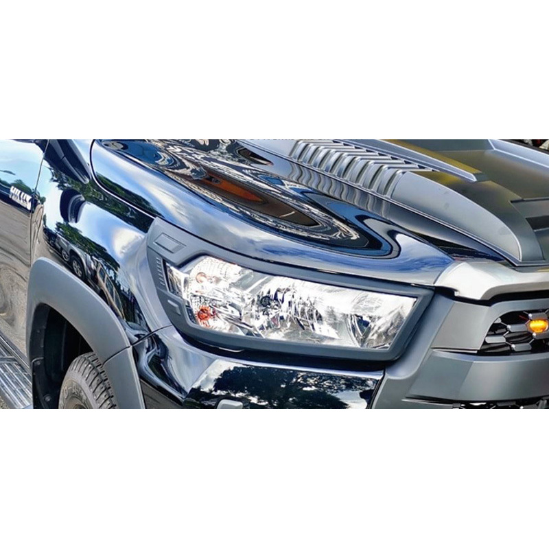 HILUX 2021 4x2 BLACK HEAD LIGHT COVER