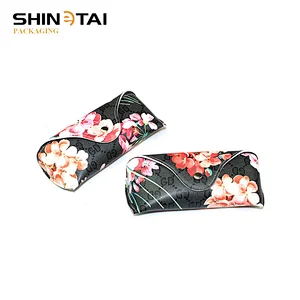 Black Background With Red Flower Printed Pu Leather Eye Glasses Case