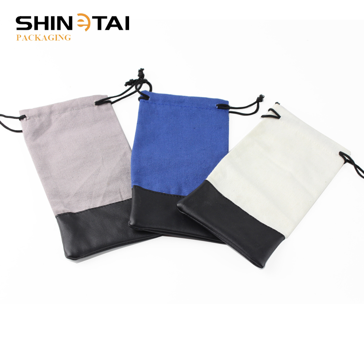 eyewear print pouch