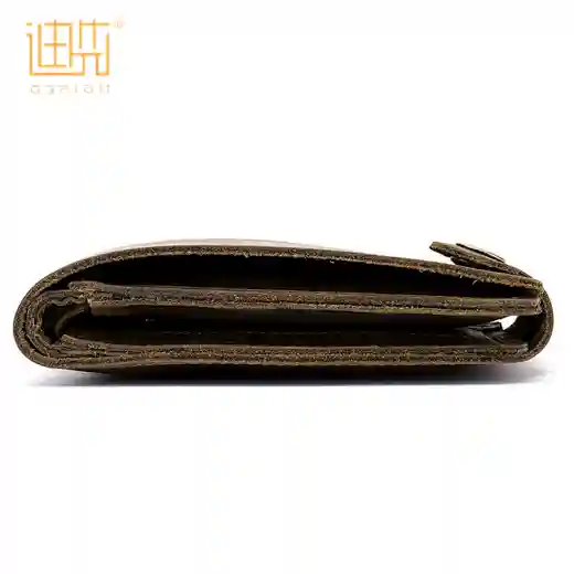 cartera con hebilla de mano