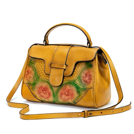 bolso de mano con estampado gráfico