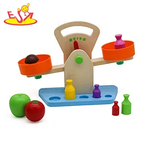 2020 New sale prechool wooden toy weighing scales for children W11F088