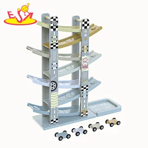 El nuevo diseño educa a los niños con juguetes de madera coche de carreras de rampa equipado con 4 minicoches w04e432