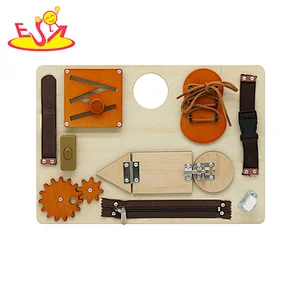 Handgefertigtes Montessori-Kinder-Holzbrett für sensorische Aktivitäten mit Schlüsselverriegelungen W12D400