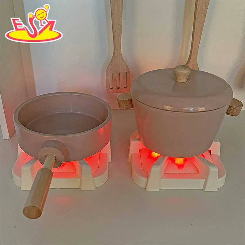 2023 New Upgrade stove wooden kids kitchen toy with realistic light and sound W10C601C