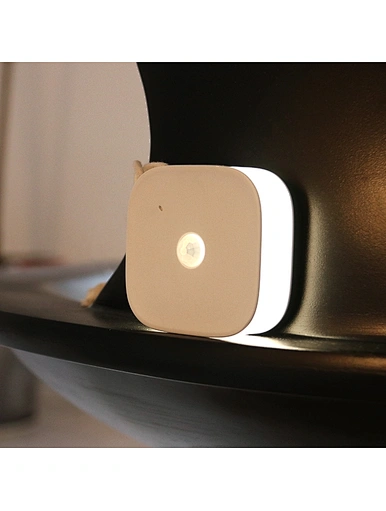 2022 Portable wireless USB rechargeable table lamp led night light motion sensor
