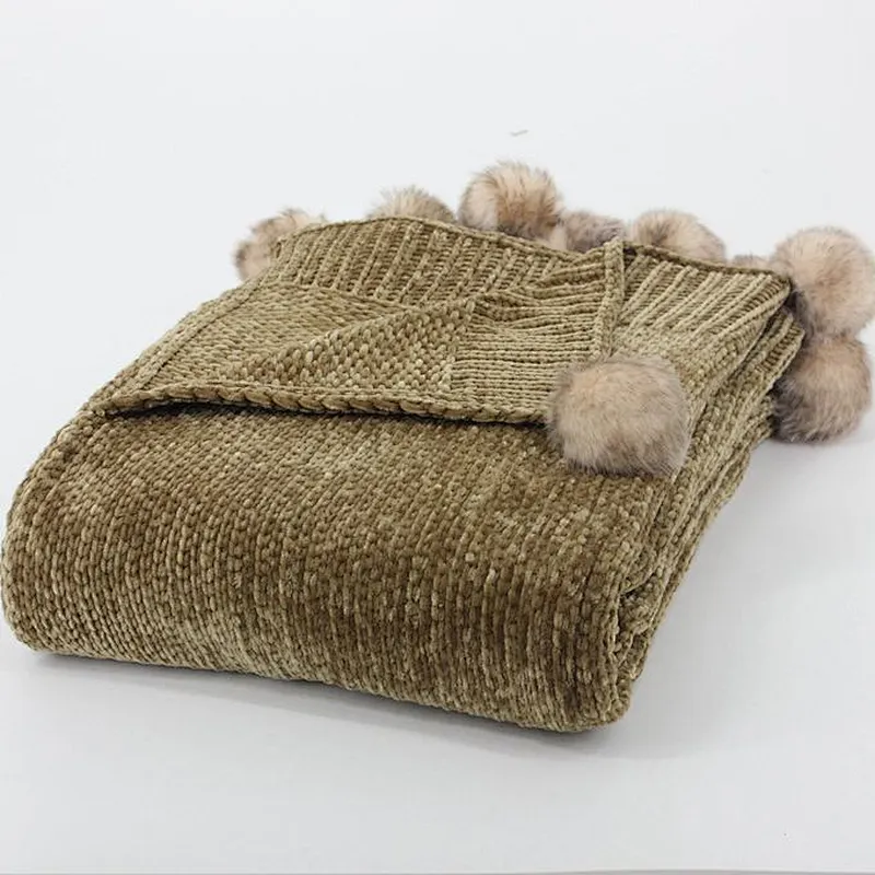 100% Polyester Faux Fur Pompoms Sofa Decorative Cheap Knit Blanket