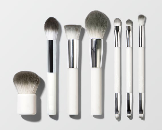 Inexpensive makeup store brush set