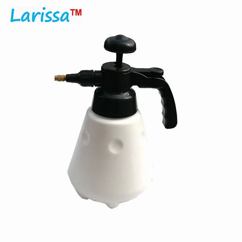 Hand-pressed spray pot