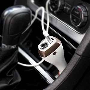 2022 New Arrival Multi-functional Portable Power Use In Car 2200mAh Power Bank With Flashlight and Safety Hammer