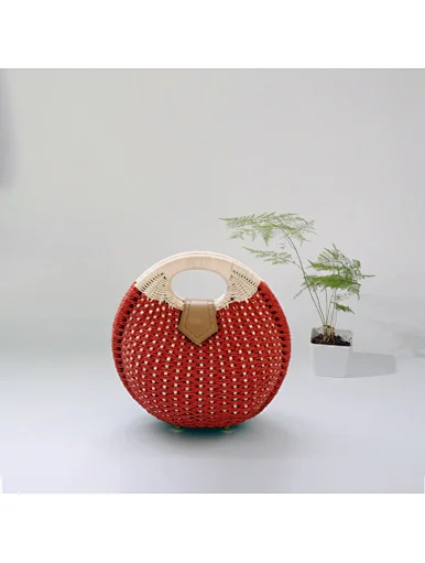 small straw tote bag