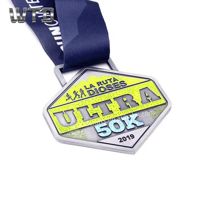 free design ultra trail black light medal