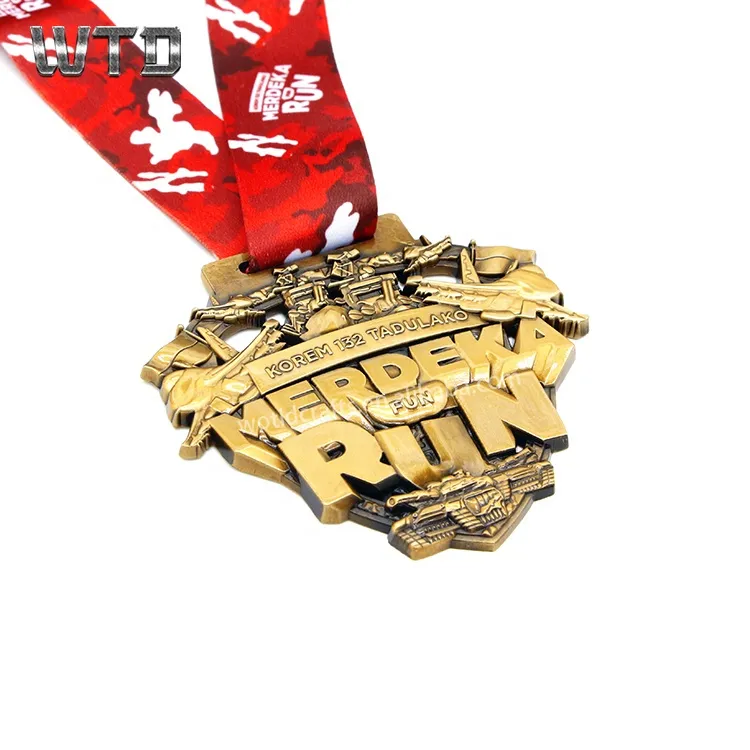 dusthlon triathlon medallion