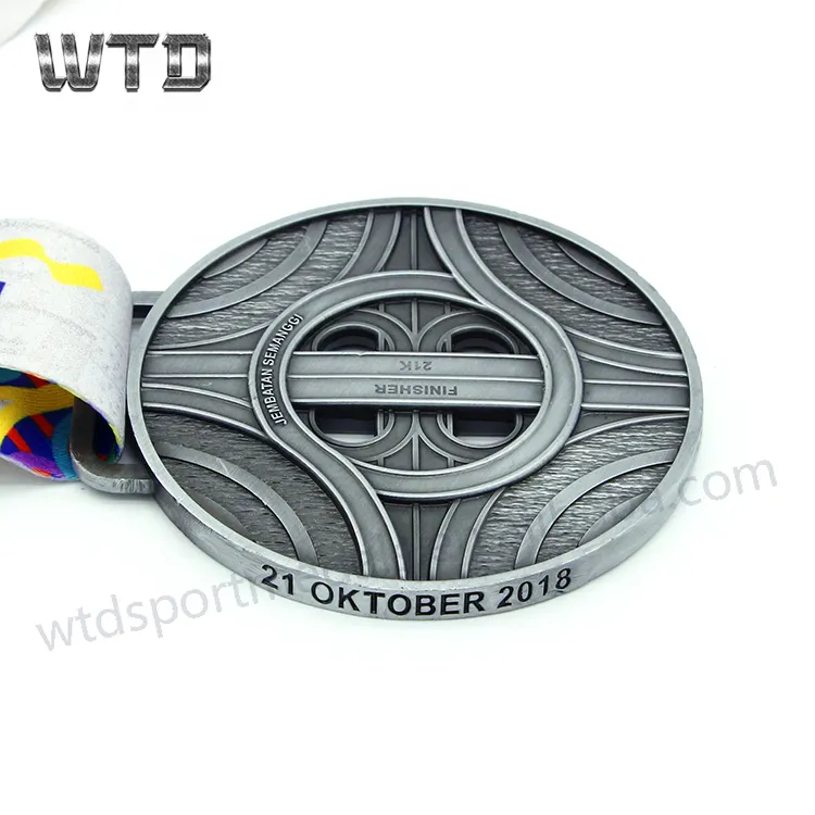 wholesale hollow marathon medal