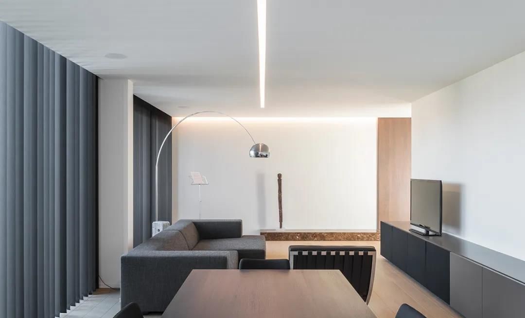 As a linear light strip for wall decorative lines, it is recommended to choose a style of 1cm wide and 3w/m