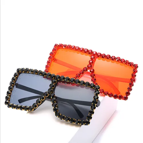 Ready Fashion Women Oversized Rhinestone Frame Sunglasses With Diamond