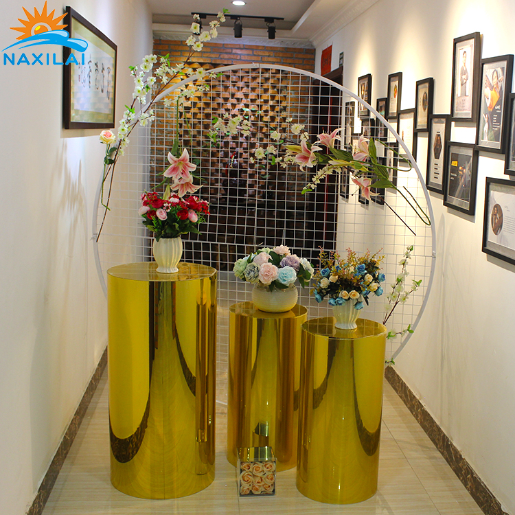 gold pillars plinth