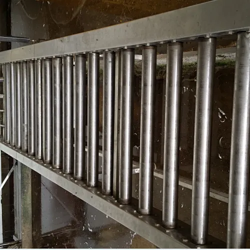 Crates Roller conveyor for poultry processing plant in live Birds Receiving Machinery