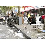 Si yuan south road sidewalk "invisible" table and chair bench you have what good method