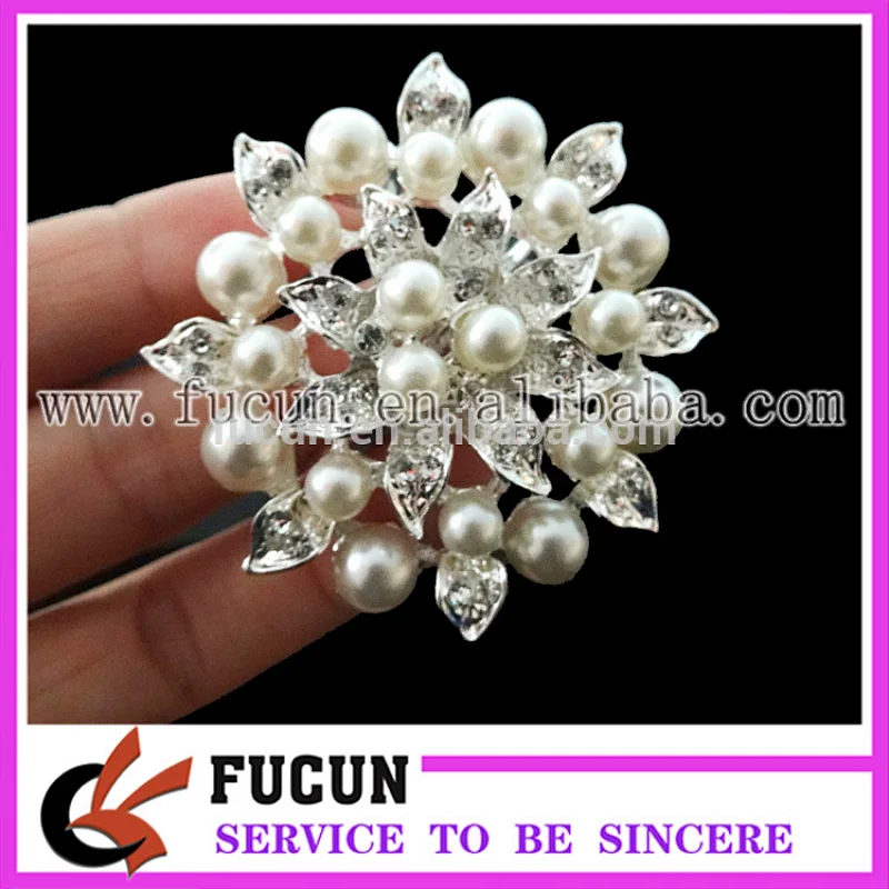 Fashion handmade wedding decoration flower pearl rhinestone invitation brooch wholesale